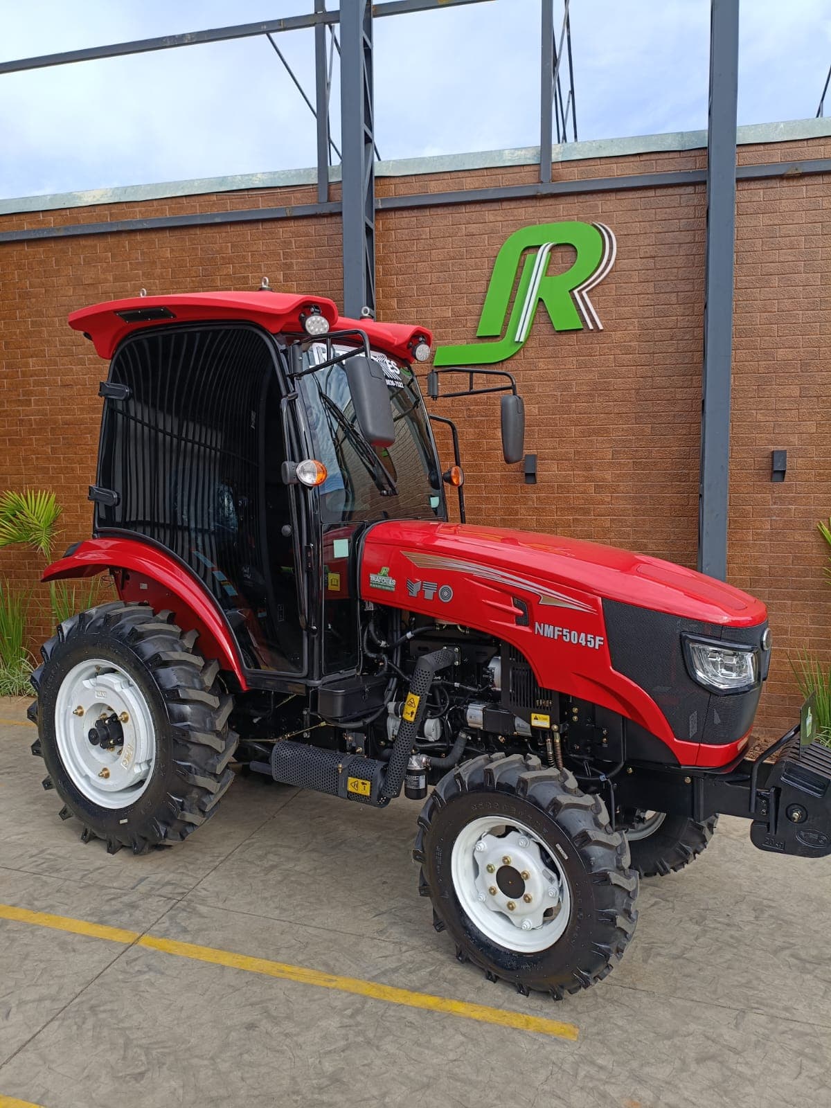 Trator Yto NMF5045-F - Imagem 1