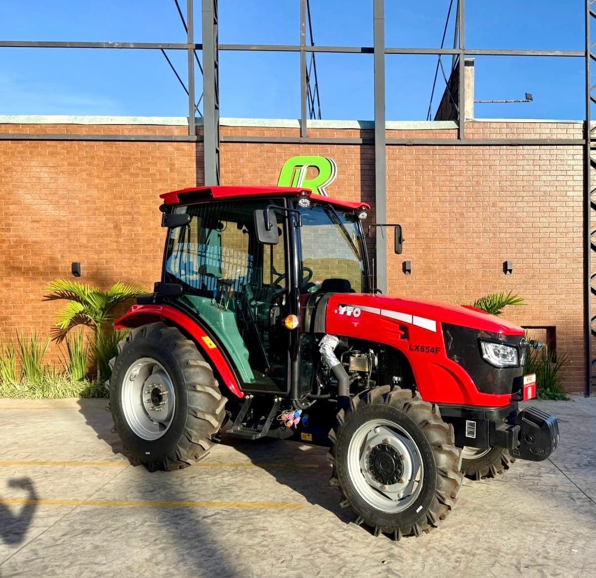Trator YTO LX854 - Imagem 1